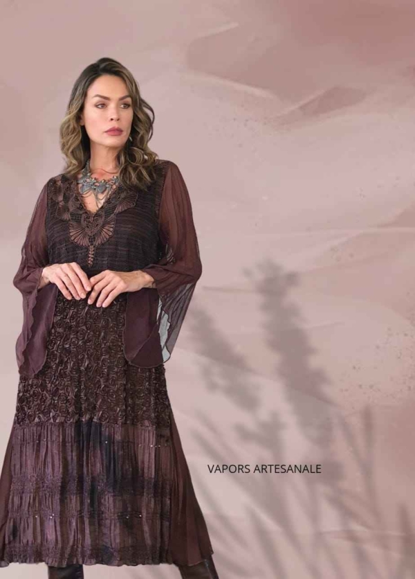 vestido midi renda com mangas lenço em tule