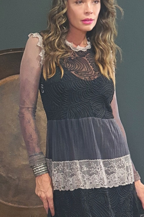 vestido midi renda folk manga longa - Image 3