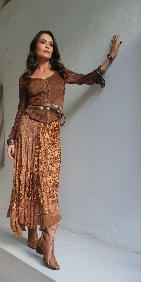 Conjunto de saia devore e blusa botao - Image 4