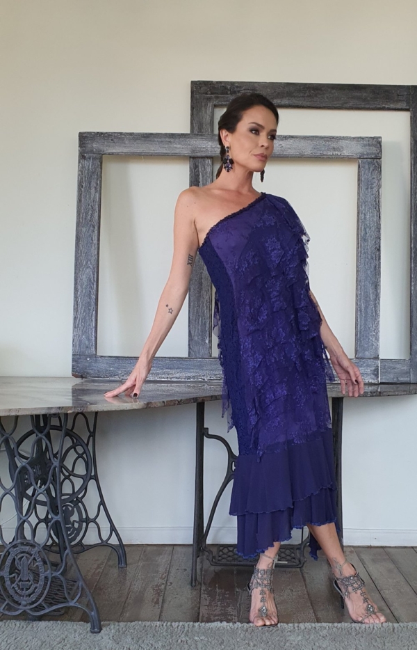 Vestido Midi Renda Um Ombro Só
