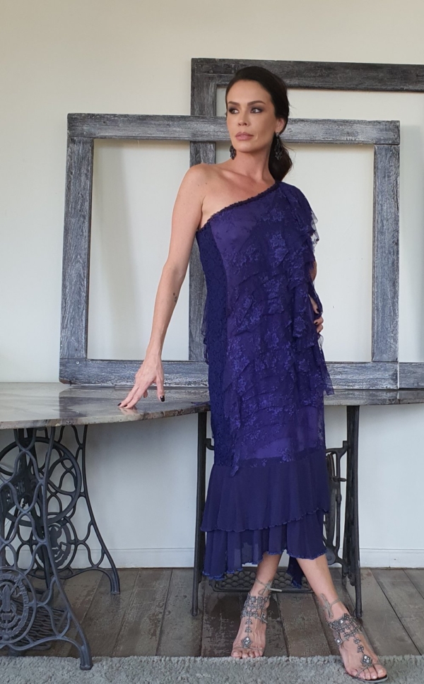 Vestido Midi Renda Um Ombro Só - Image 3