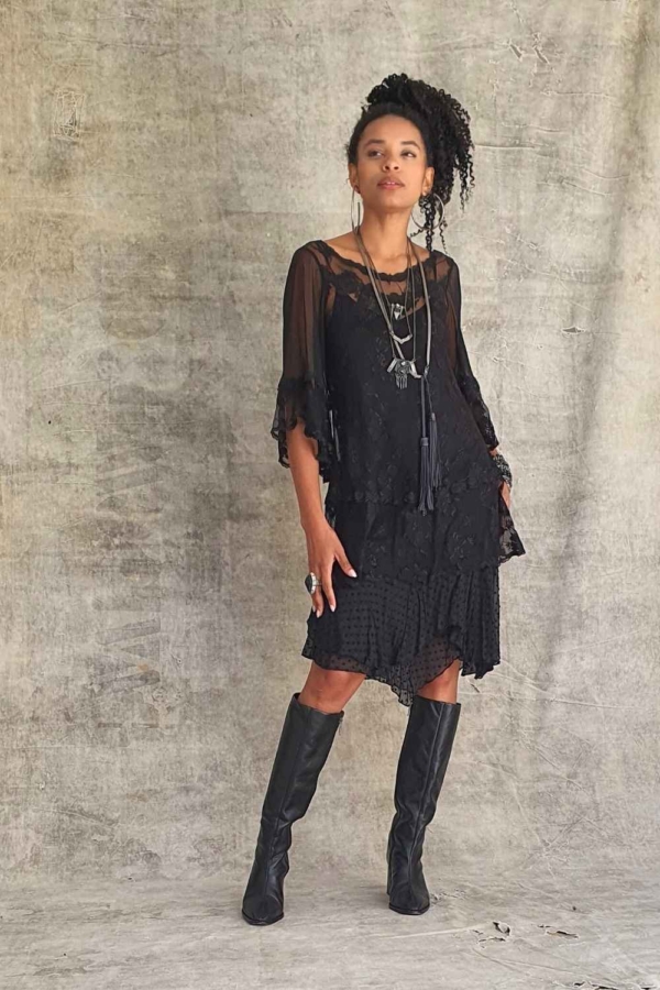 vestido curto de renda preto