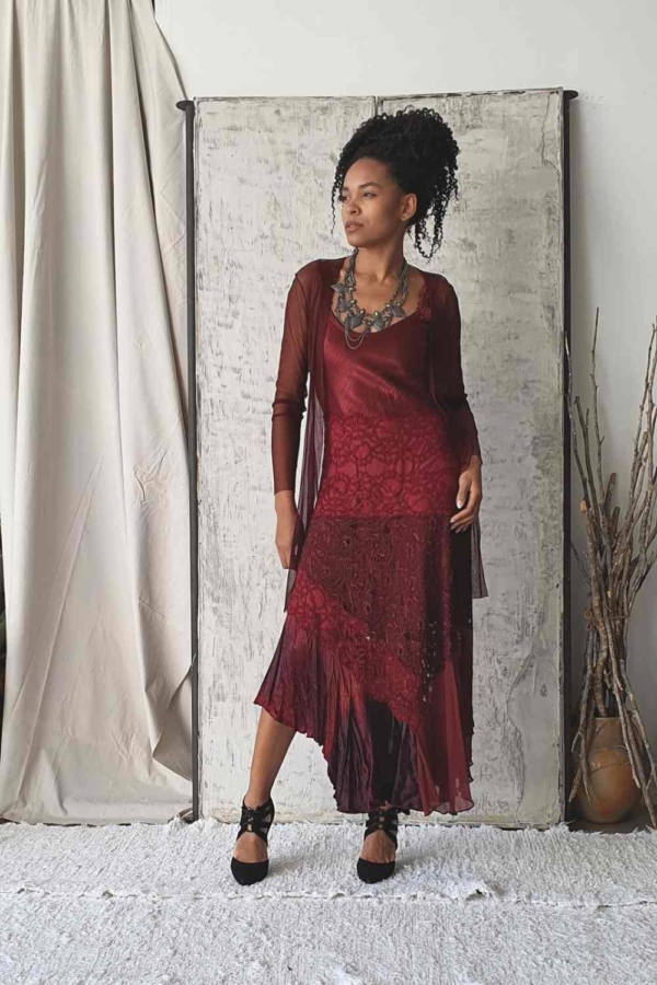 vestido midi alcinha marsala