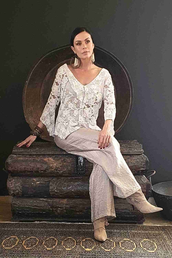 blusa de renda algodão decote V off white - Imagem 2