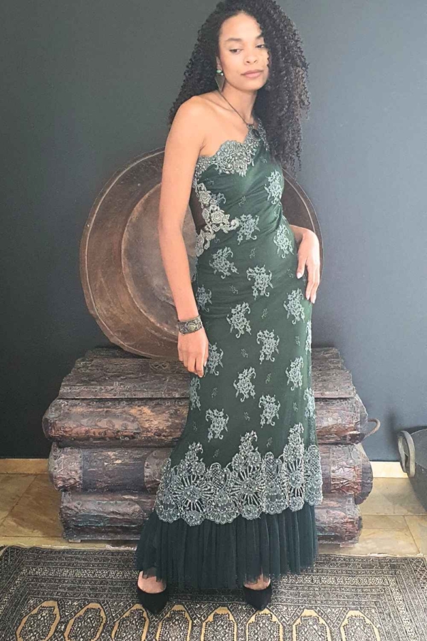 vestido longo renda um ombro só bordado a mão