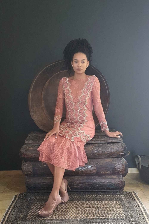 vestido longuete renda meia manga bordado