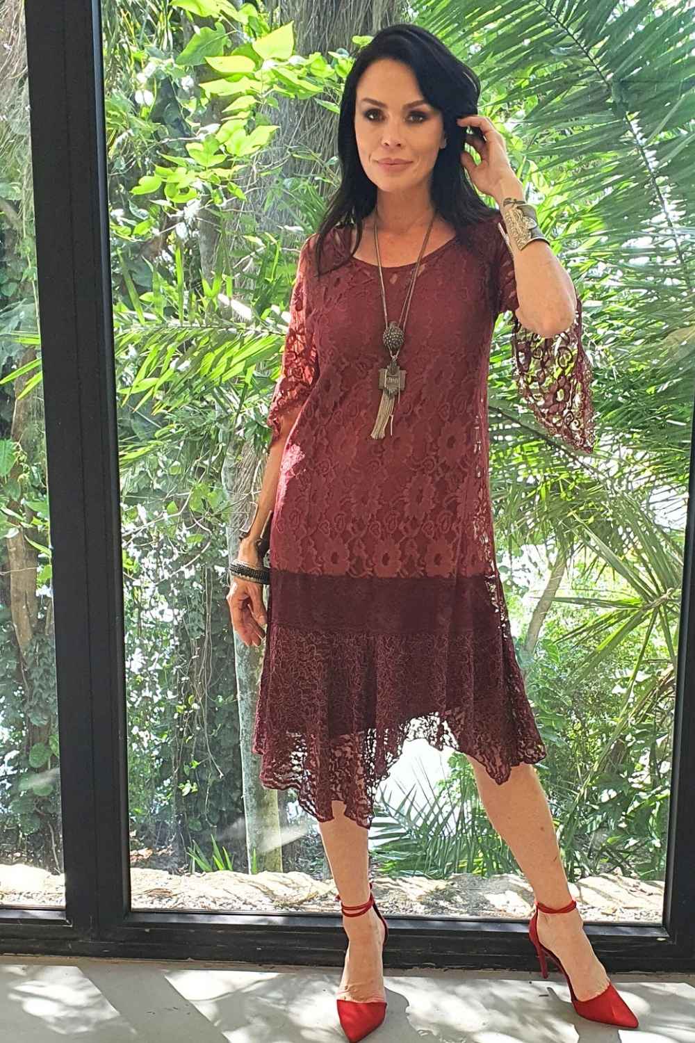 vestido longuete meia manga barra assimétrica