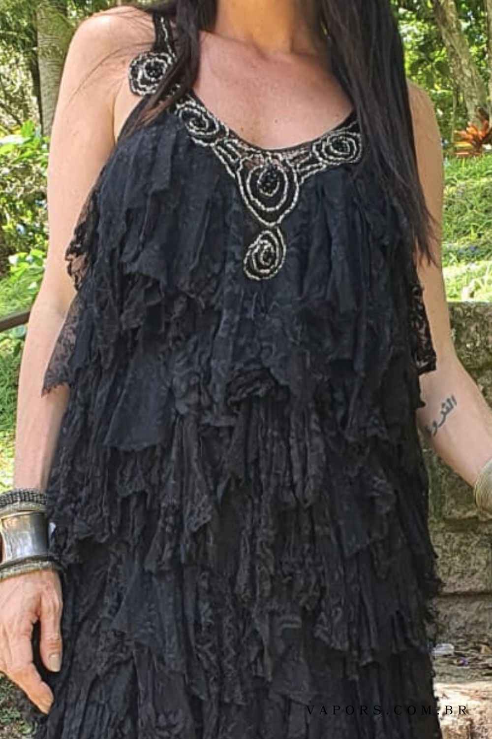 vestido longo preto renda babados - Imagem 5