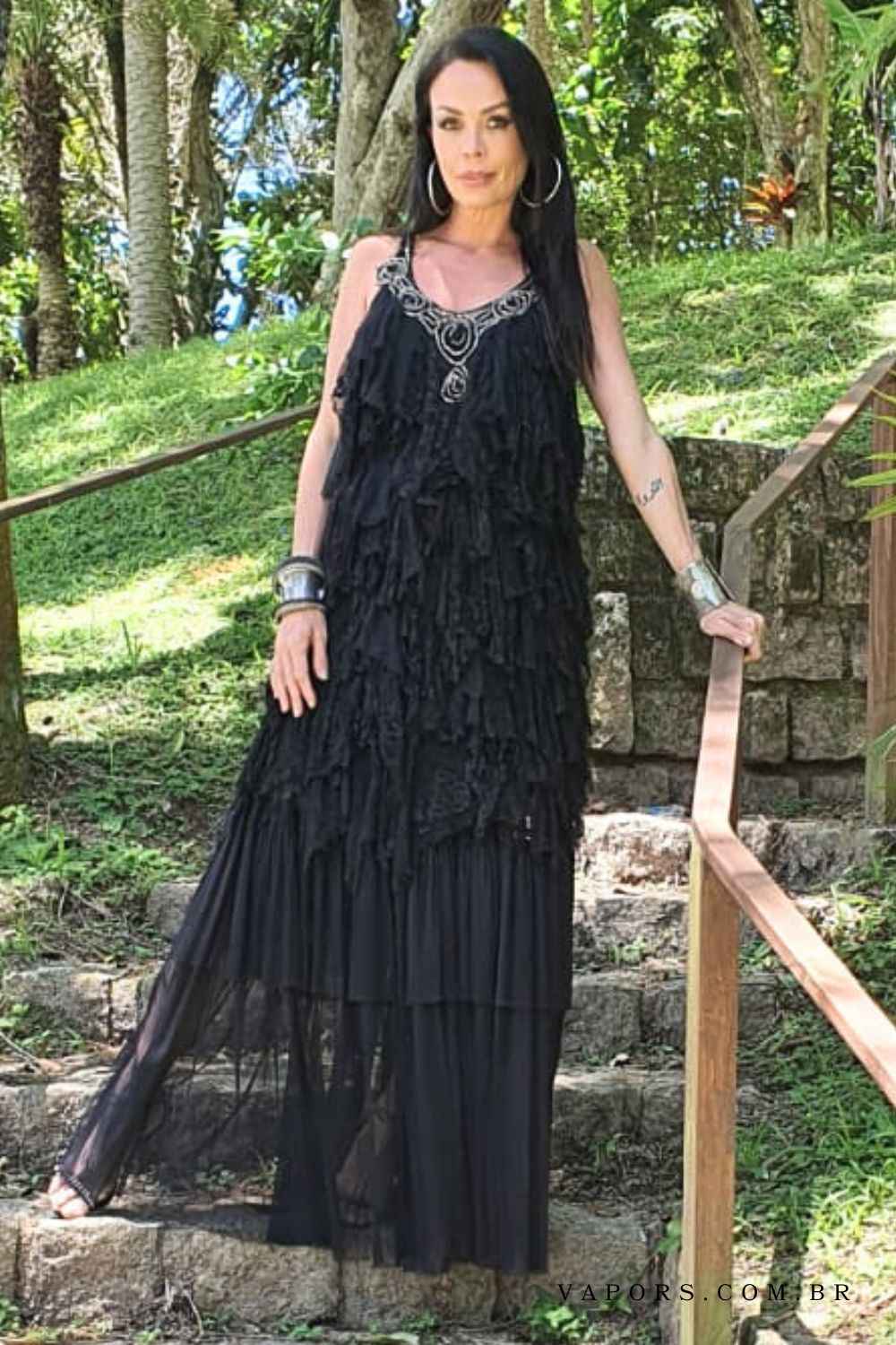 vestido longo preto renda babados