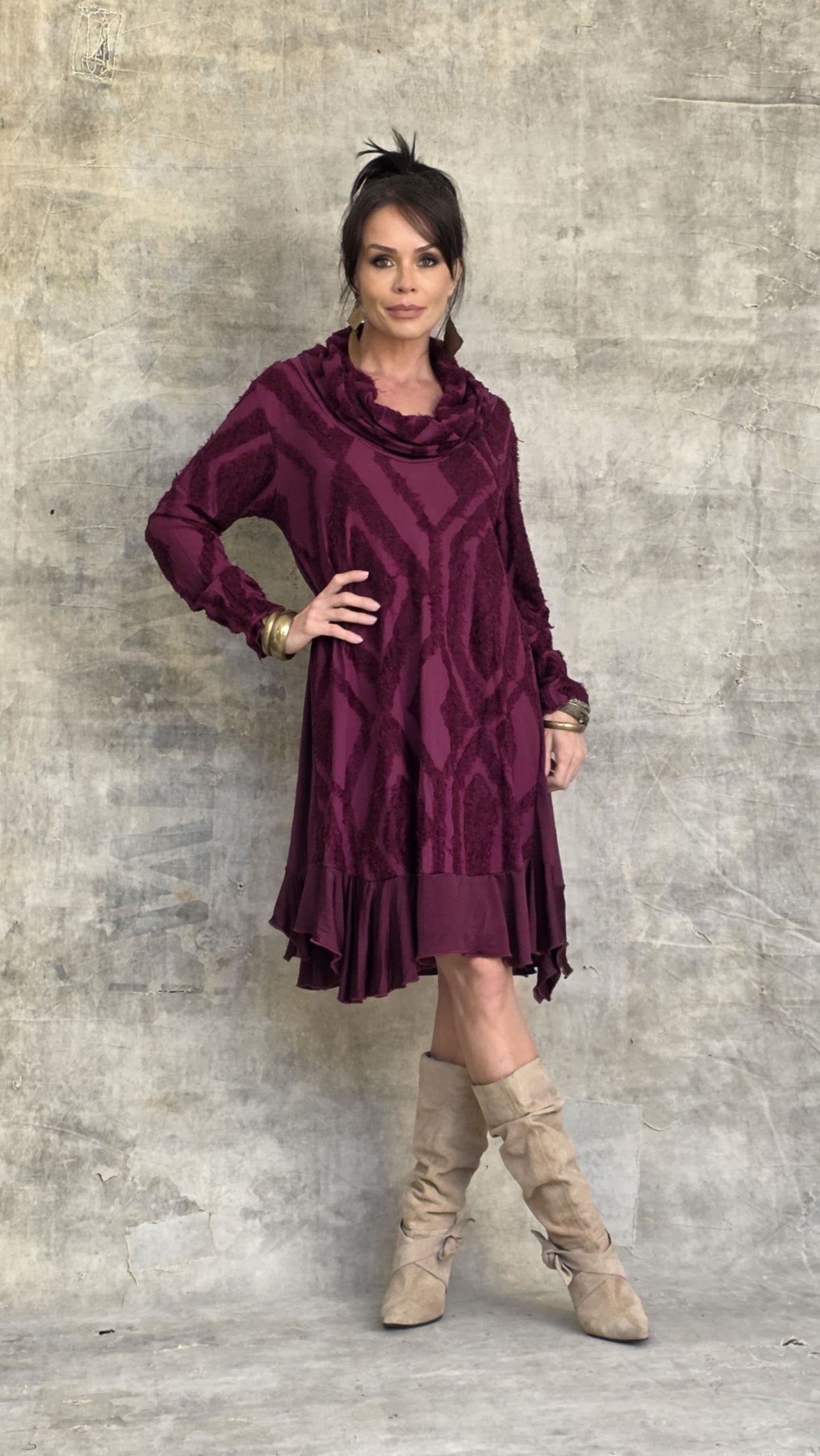 vestido longuete malha pelúcia gola boba - Imagem 3