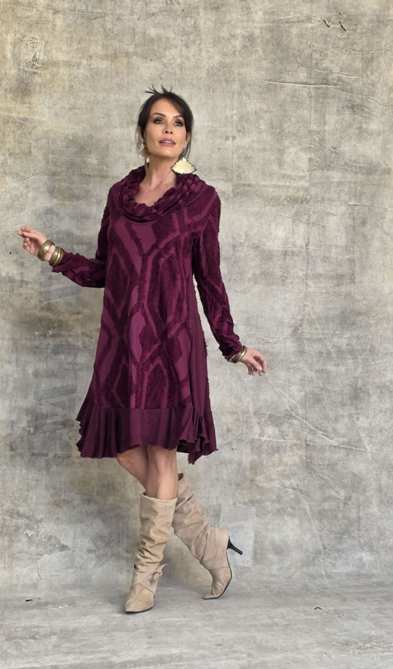vestido longuete malha pelúcia gola boba