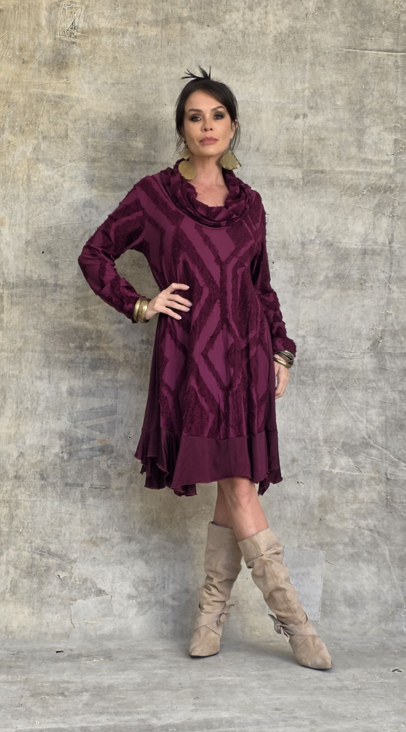 vestido longuete malha pelúcia gola boba - Imagem 6