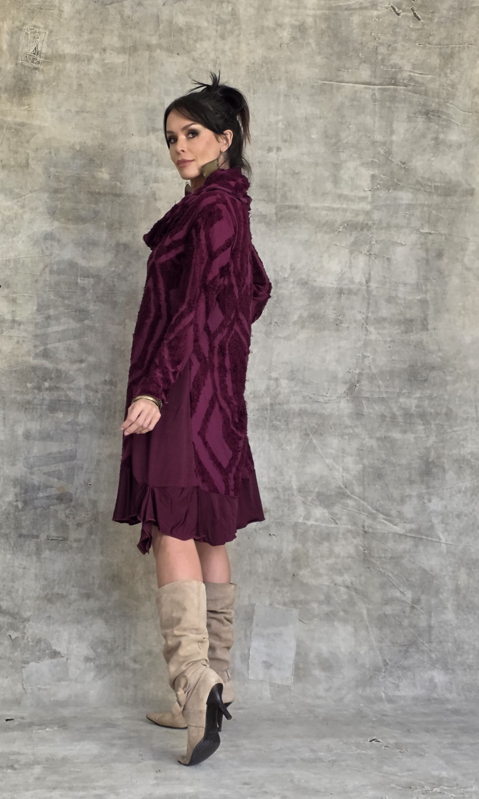 vestido longuete malha pelúcia gola boba - Imagem 2