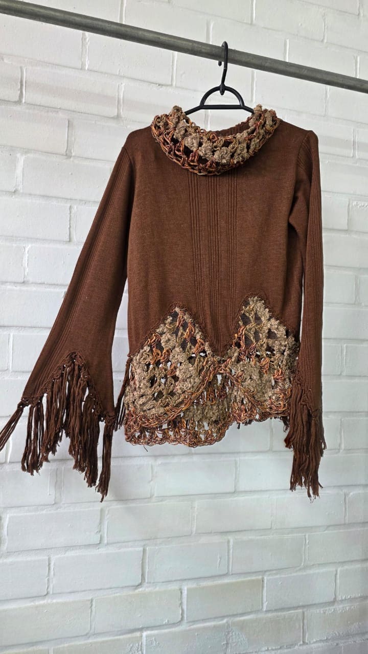 blusa malharia & tricot artesanal gola role - Imagem 5