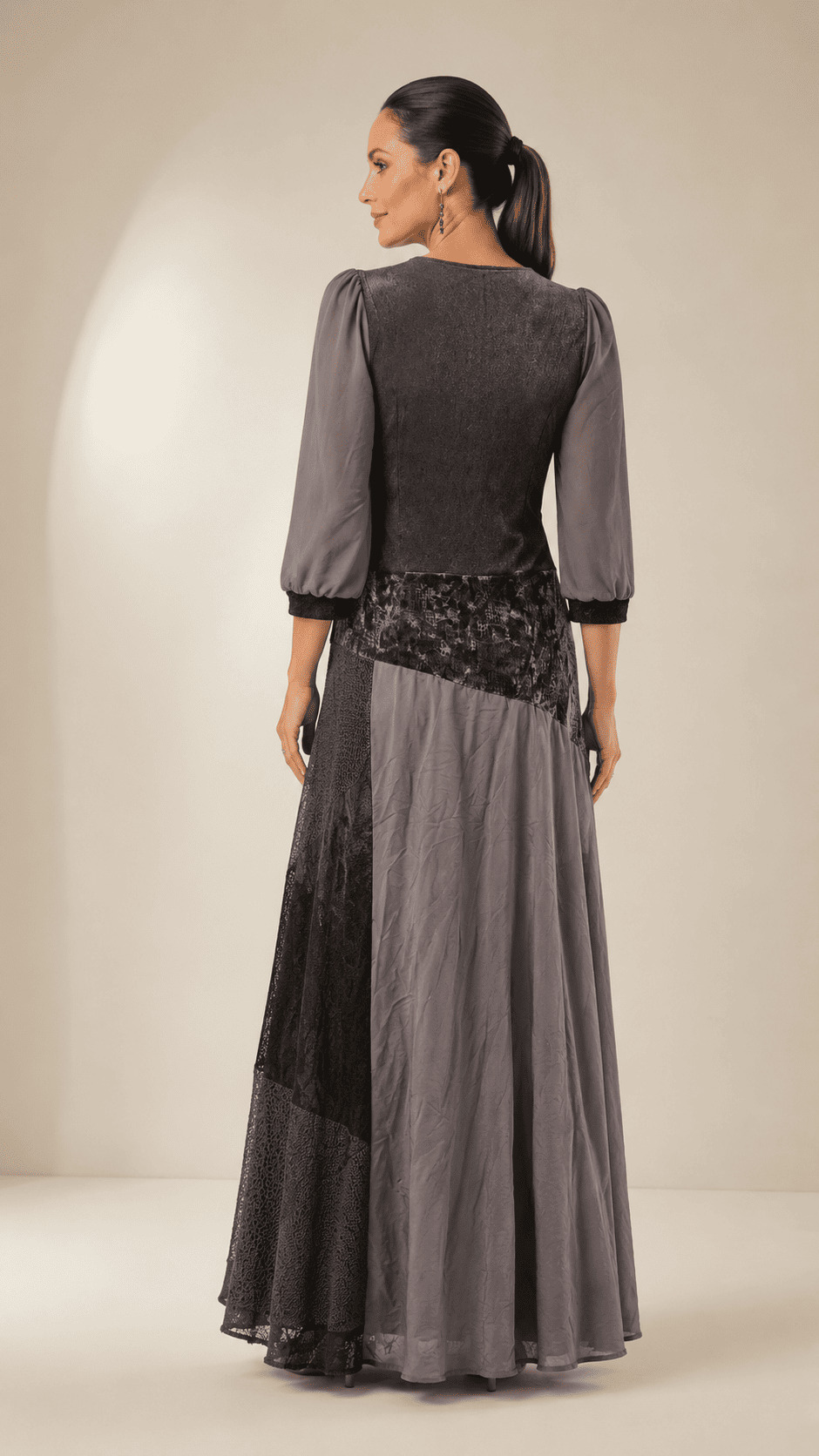 vestido longo detalhe piton broche decote - Imagem 3